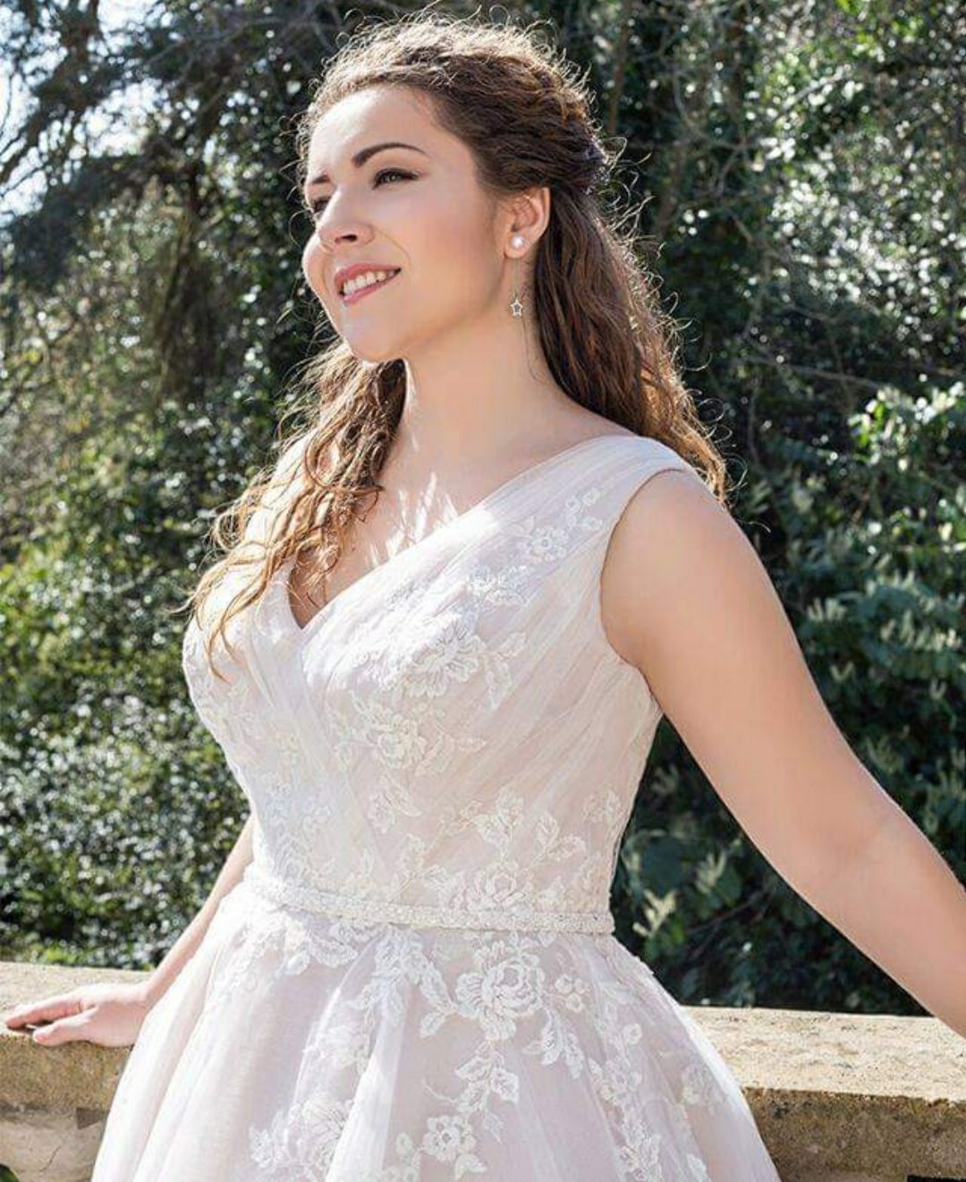 WR-lara tulle and lace ballgown
