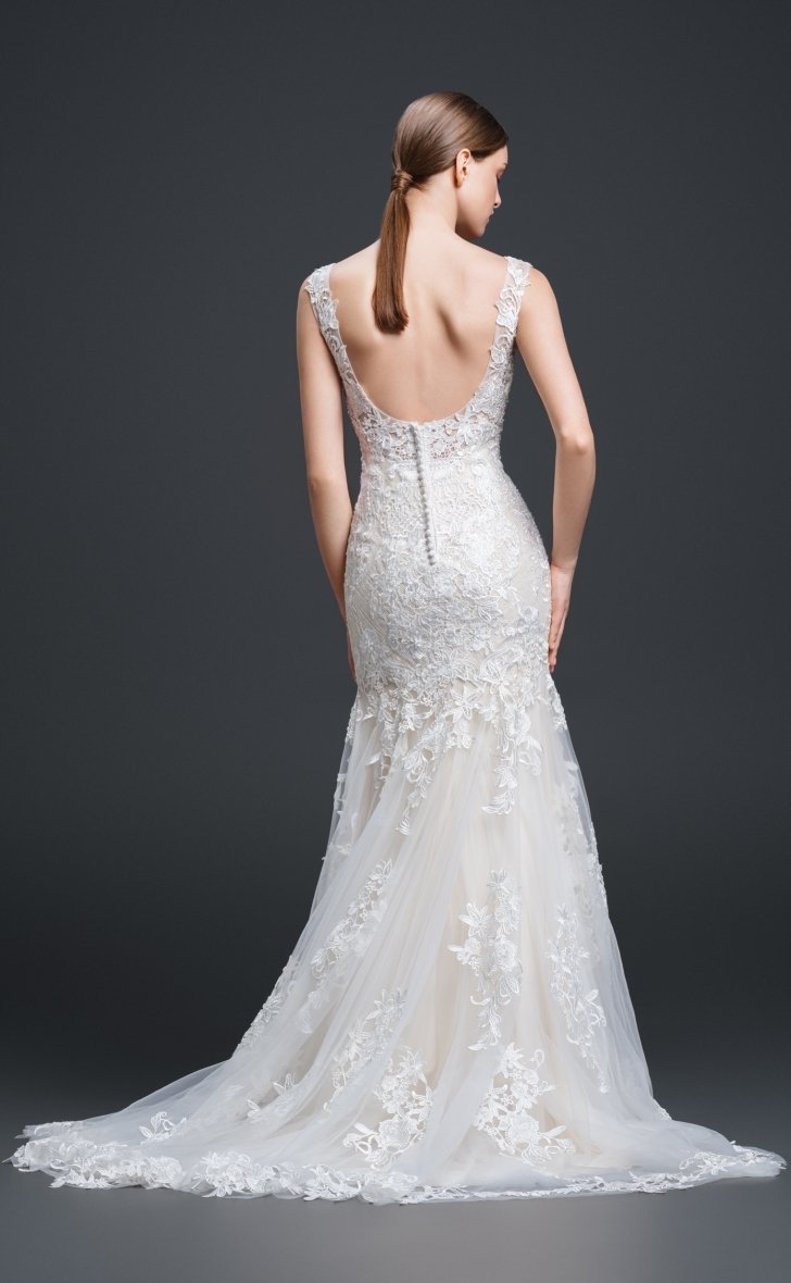 gi-clara Fit and flare lace wedding gown