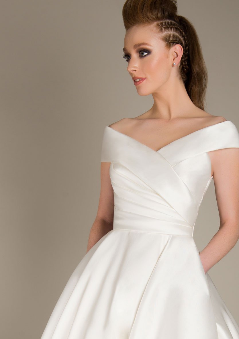 Bodice of the Maude wedding dress by Lou Lou