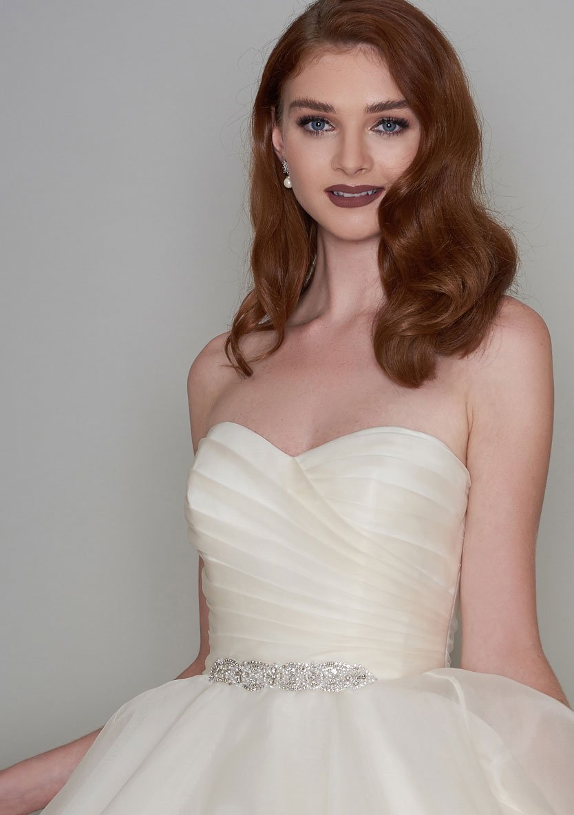 86-missy Vintage ivory organza strapless wedding gown