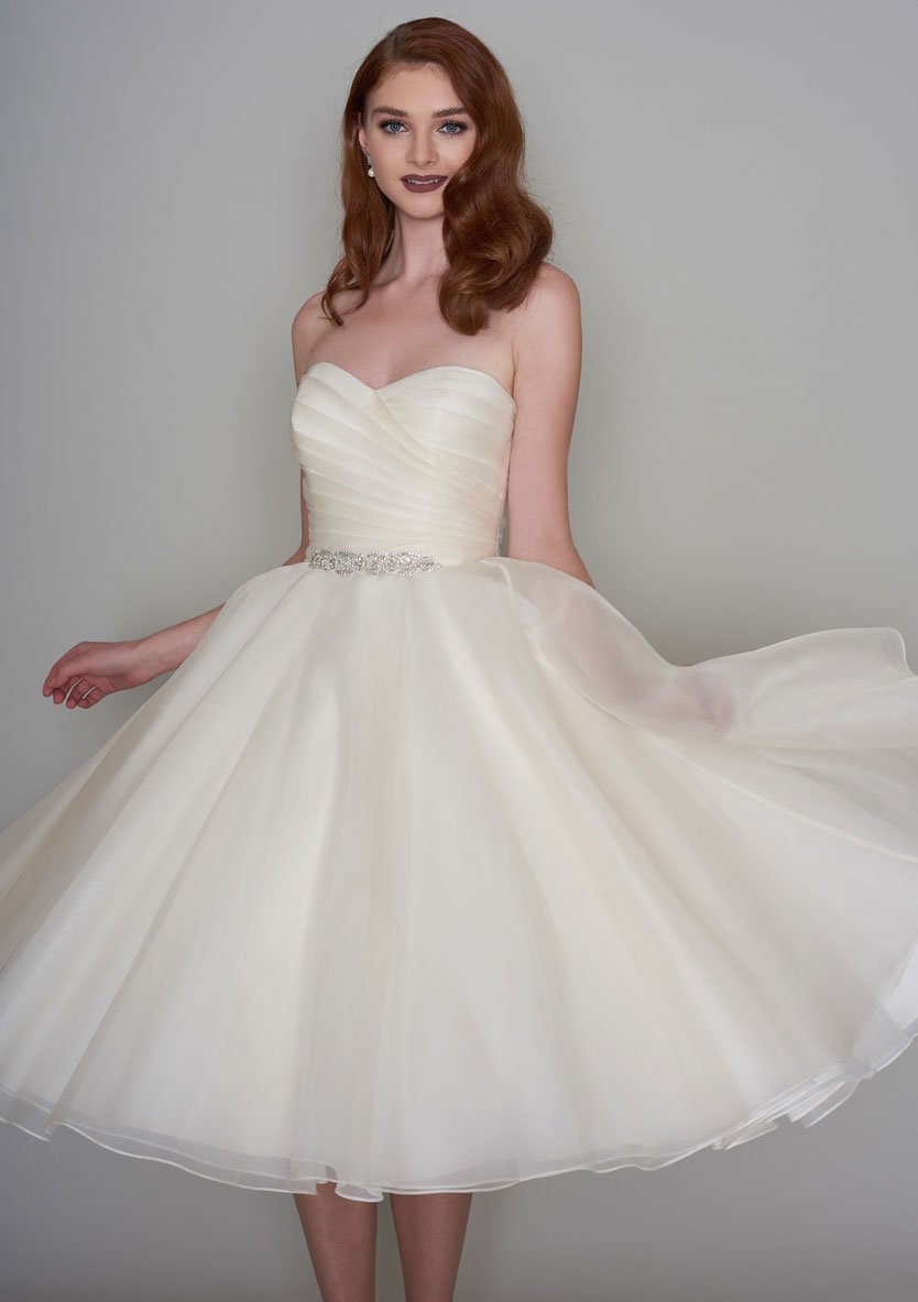 86-missy Vintage ivory organza strapless wedding gown