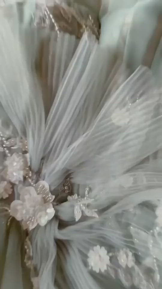 Video of the Eloise alternative wedding gown al-eloise