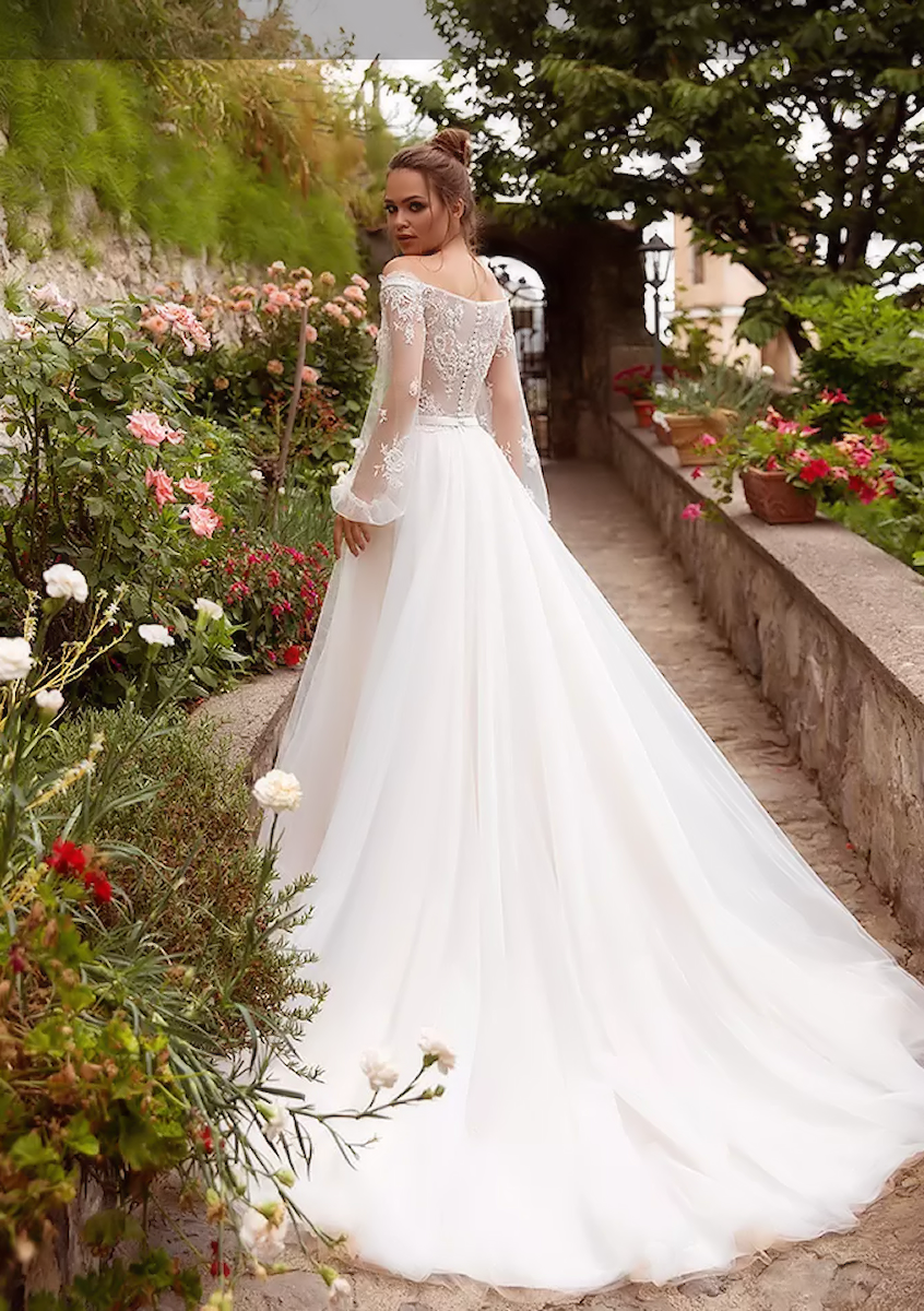 Back and train of om-selena wedding dress by Oksama Muhka