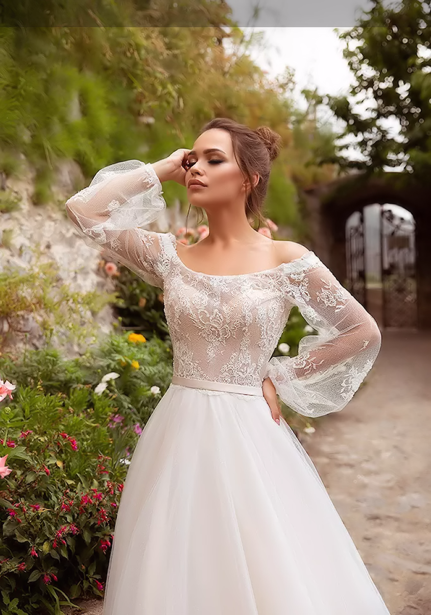 Close up of bodic eof om-selena wedding dress