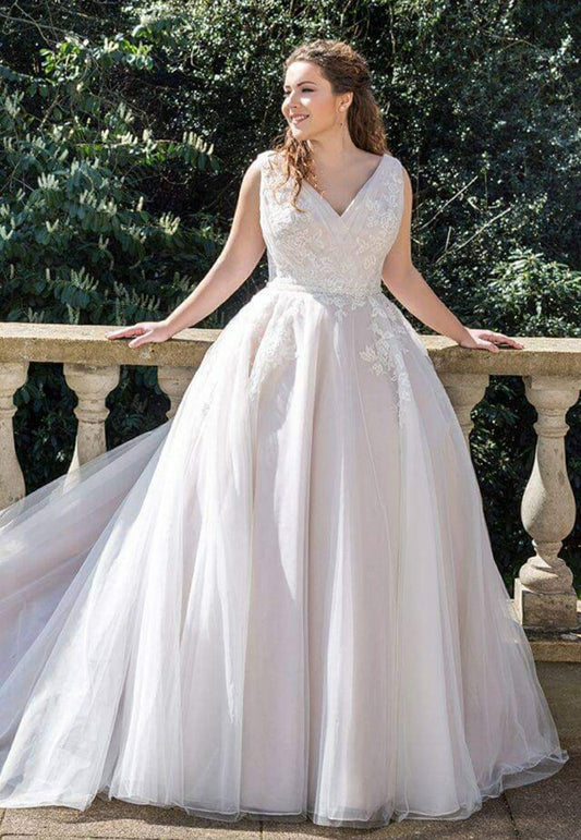 WR-lara tulle and lace ballgown