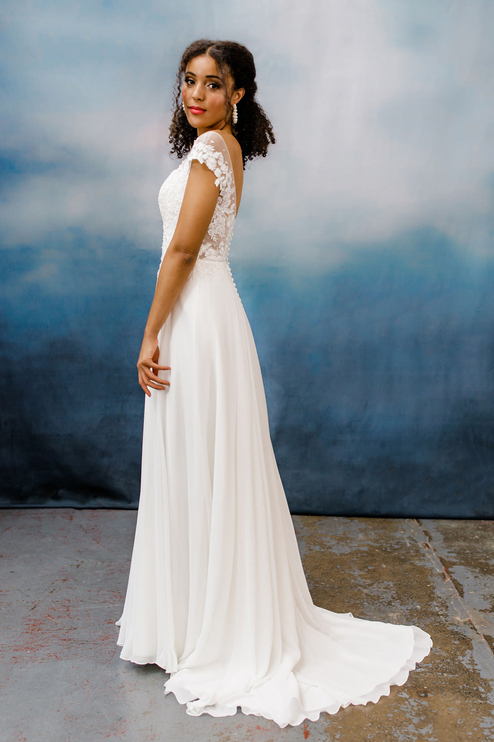 hn-Zoe Chiffon Wedding Dress with Lace Appliqué