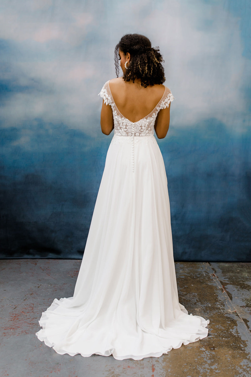 hn-Zoe Chiffon Wedding Dress with Lace Appliqué