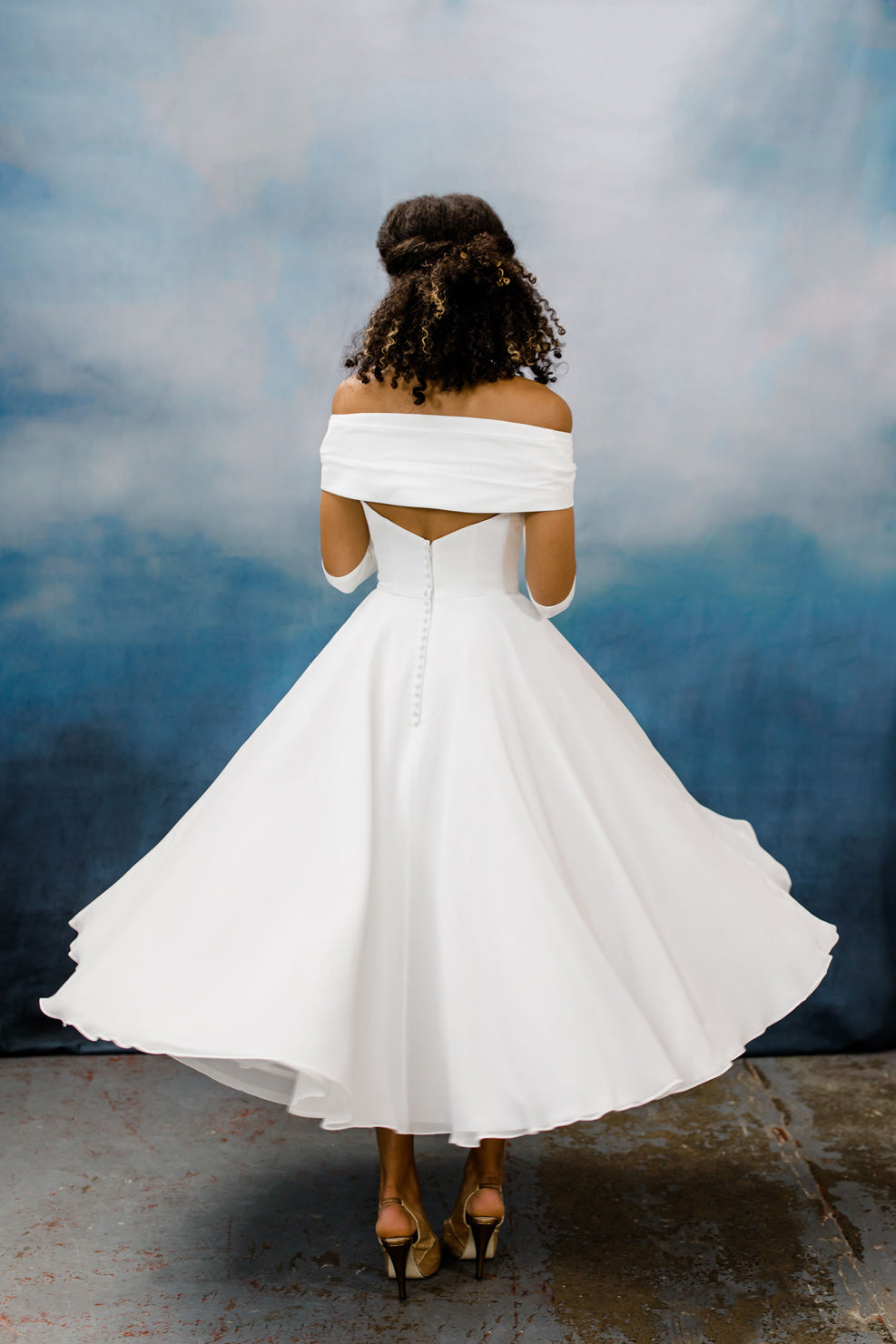 HN-Isla Tea-Length Chiffon Halter Shawl Gown