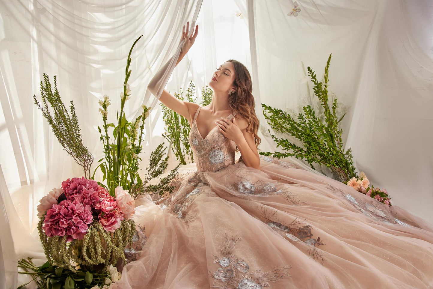 Dramatic v-neck tulle wedding gown with beaded lace detail | al-lilian-r