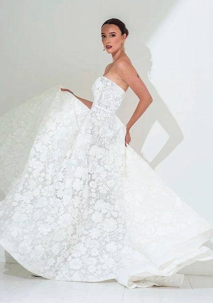 Freda Bennet Florian – Contemporary Lace Wedding Dress