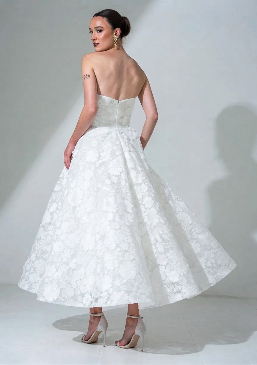 Freda Bennet Florian – Contemporary Lace Wedding Dress