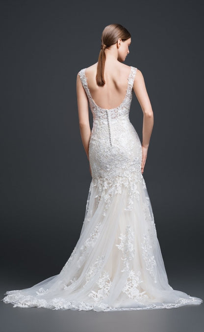 gi-clara Fit and flare lace wedding gown