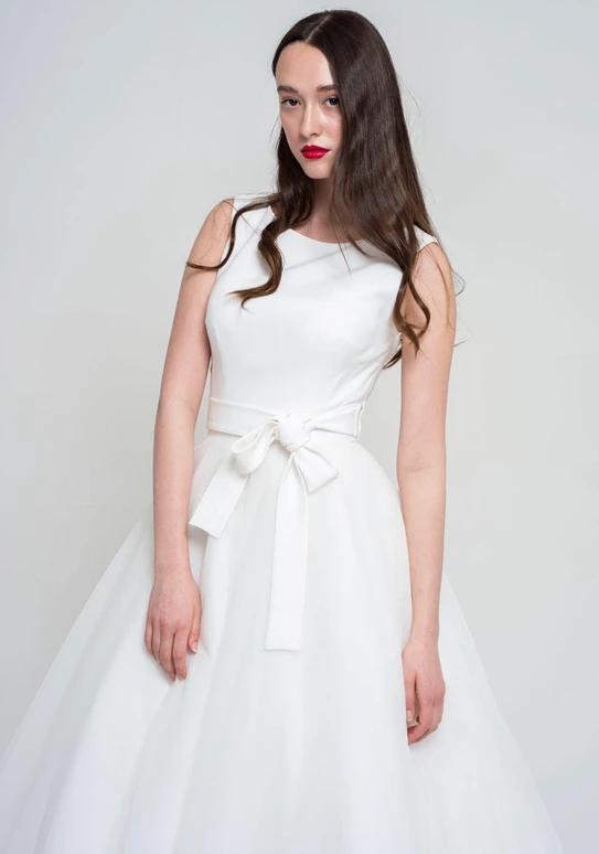 Close up image of the Wren wedding dress by Freda Bennet
