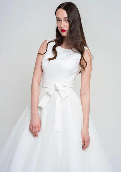 Close up image of the Wren wedding dress by Freda Bennet