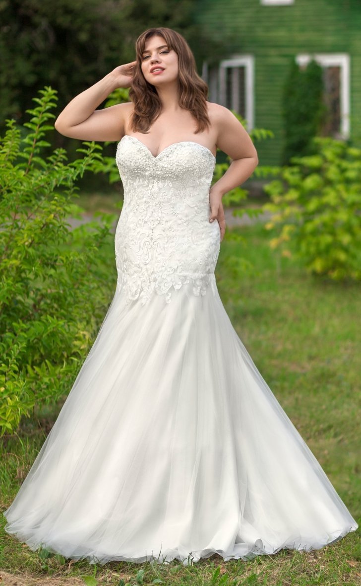 gi-eliza  Ivory fit and flare strapless bridal gown