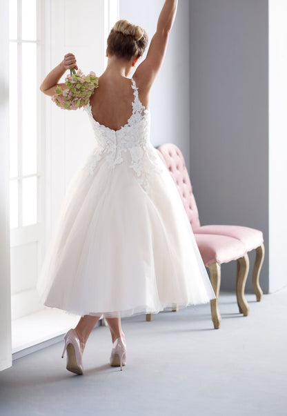 hn-molly Super soft tulle and lace applique wedding gown