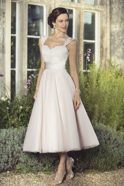 tb-kitty Wedding dress with full tulle skirt